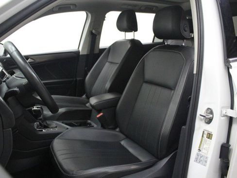 Used 2022 Volkswagen Tiguan SE image 8