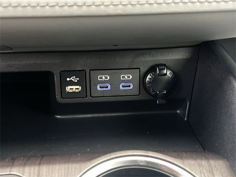 Used 2022 Toyota Highlander Limited image 21