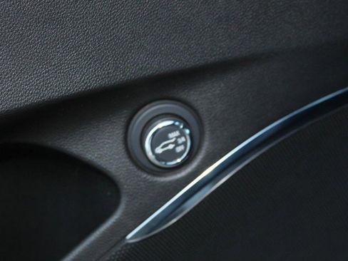 Used 2023 Buick Enclave Essence image 22