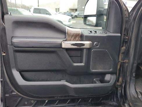 Used 2019 Ford F350 Lariat image 15