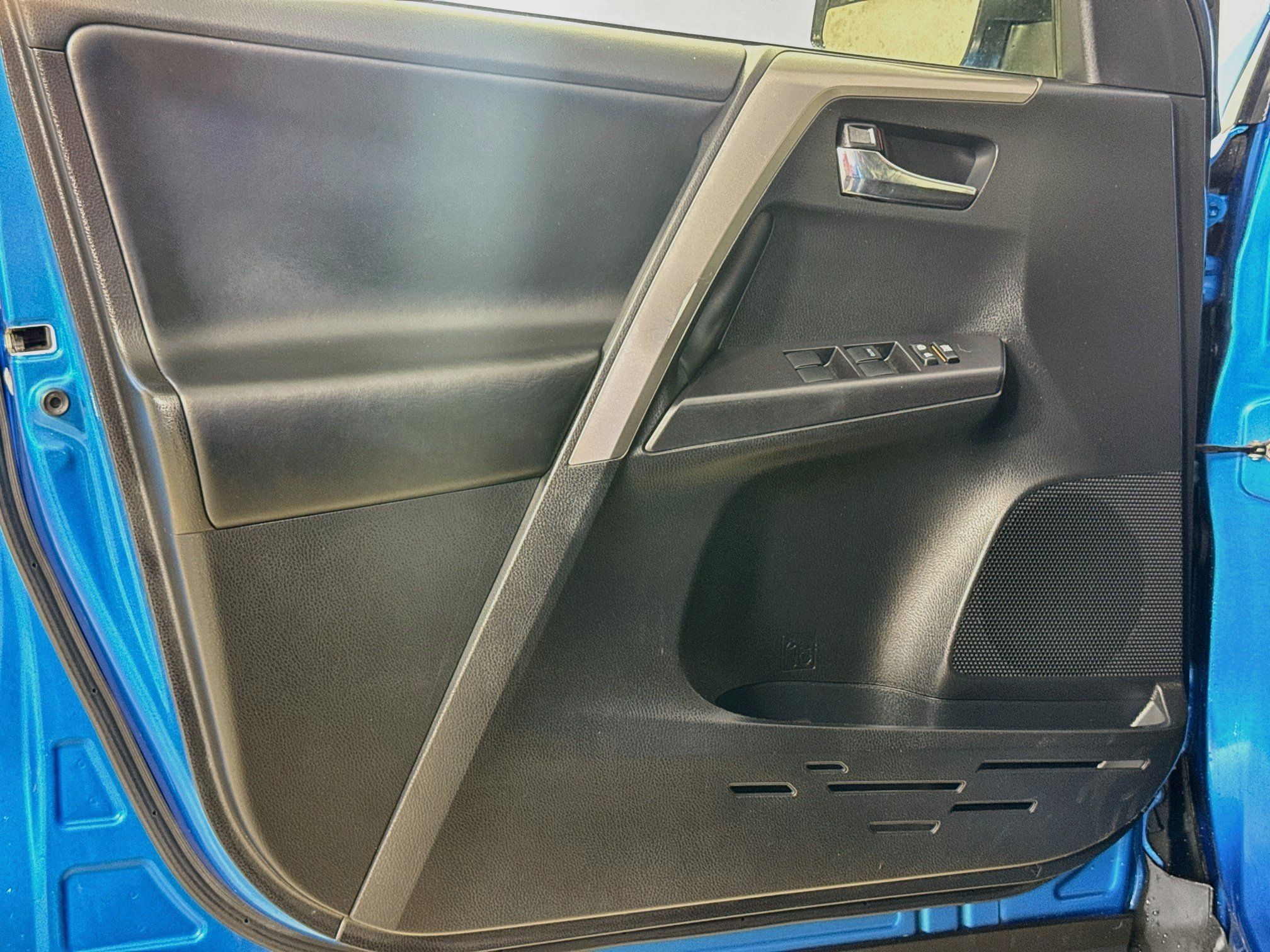 Certified 2018 Toyota RAV4 XLE AWD/4WD image 16