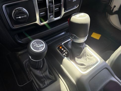 Used 2025 Jeep Wrangler Unlimited Sahara AWD/4WD image 8