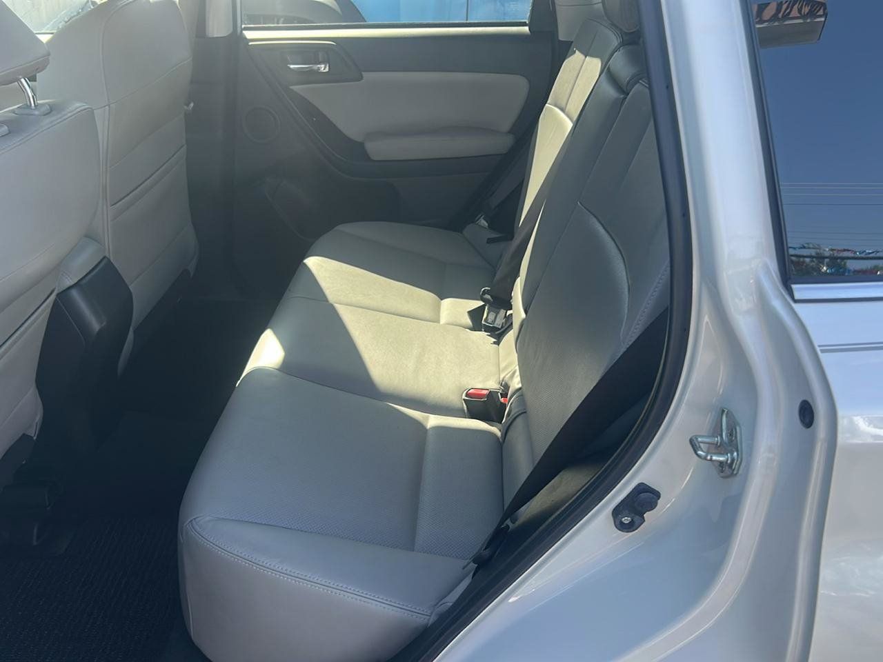 Used 2015 Subaru Forester 2.5i Limited AWD/4WD image 8