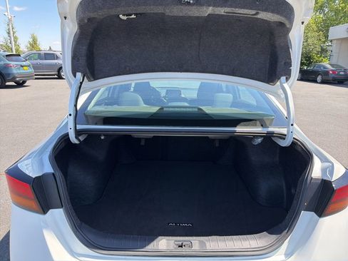 Used 2025 Nissan Altima 2.5 SV FWD image 15