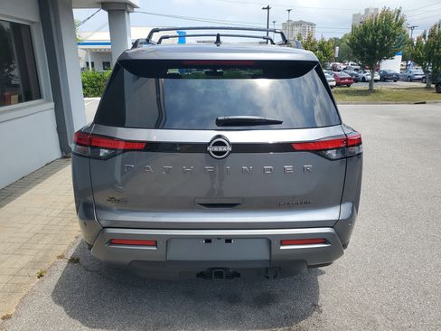 New 2026 Nissan Pathfinder Platinum FWD image 4