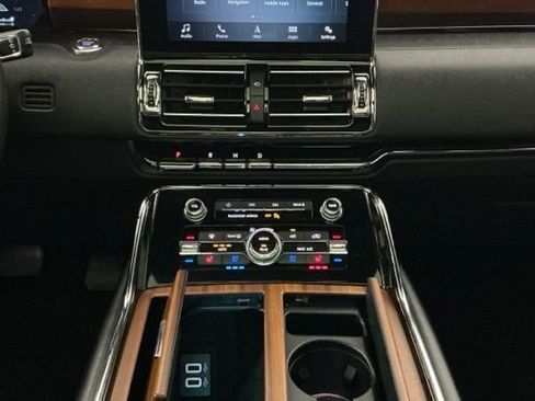 Used 2019 Lincoln Navigator Reserve AWD/4WD image 14