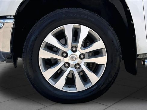 Used 2017 Toyota Tundra Limited w/ Limited Premium Package AWD/4WD image 11