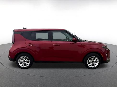 Used 2025 Kia Soul LX w/ LX Technology Package FWD image 16
