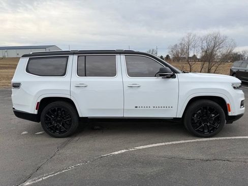 Used 2023 Jeep Grand Wagoneer Series III image 5