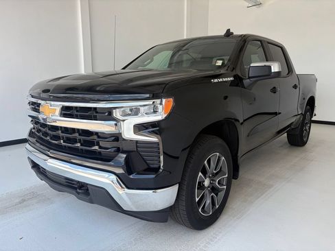 Used 2023 Chevrolet Silverado 1500 LT AWD/4WD image 17