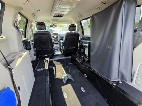 Used 2015 Chrysler Town & Country Touring w/ Driver Convenience Group FWD image 34