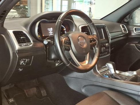 Used 2019 Jeep Grand Cherokee Laredo AWD/4WD image 10