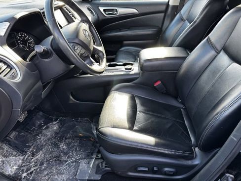 Used 2018 Nissan Pathfinder SL image 4