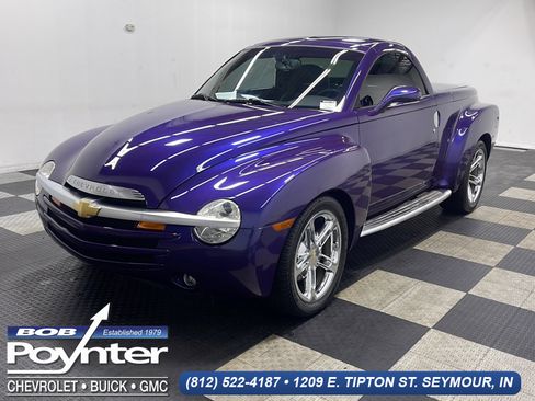 Used 2004 Chevrolet SSR w/ Preferred Equipment Group RWD image 1