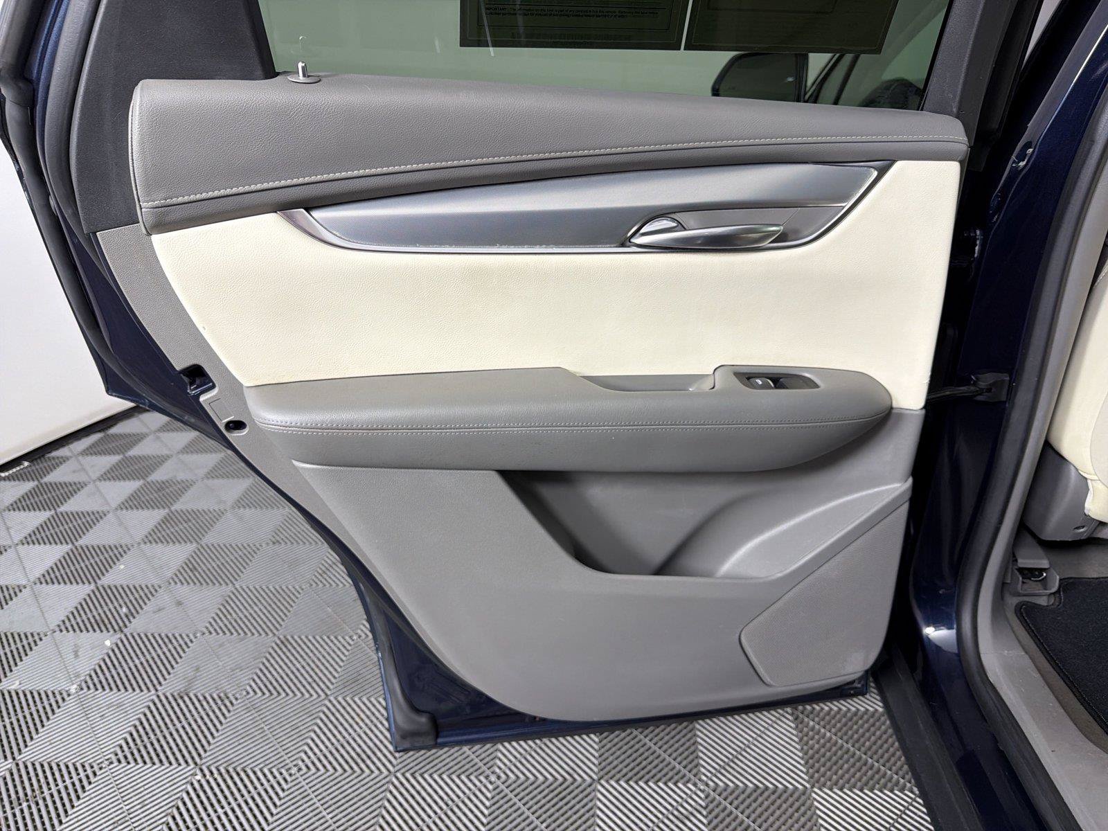 Used 2017 Cadillac XT5 Luxury FWD image 20