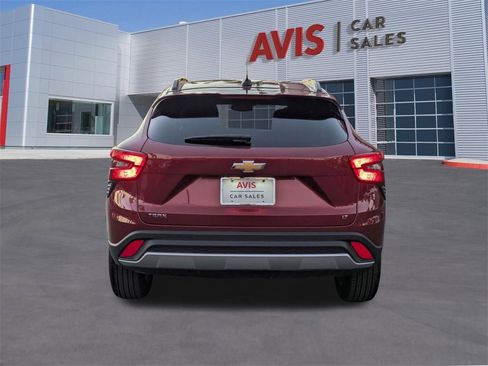 Used 2025 Chevrolet Trax LT w/ LT Convenience Package image 7