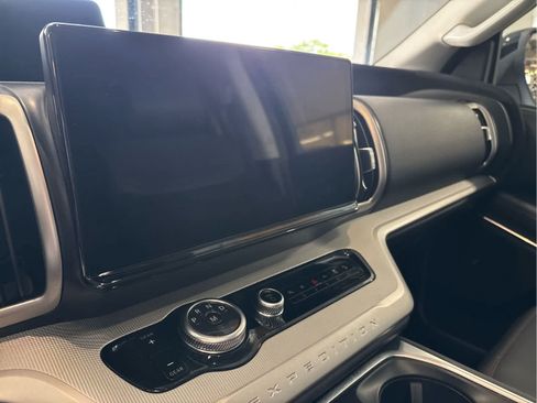 Used 2025 Ford Expedition Active AWD/4WD image 20