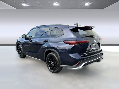 Used 2025 Toyota Highlander XSE AWD/4WD image 3