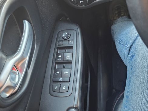 Used 2015 Jeep Cherokee Trailhawk w/ Comfort/Convenience Group image 13