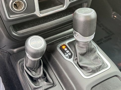 Used 2019 Jeep Wrangler Sport image 12