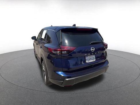 Used 2025 Nissan Rogue SV FWD image 11