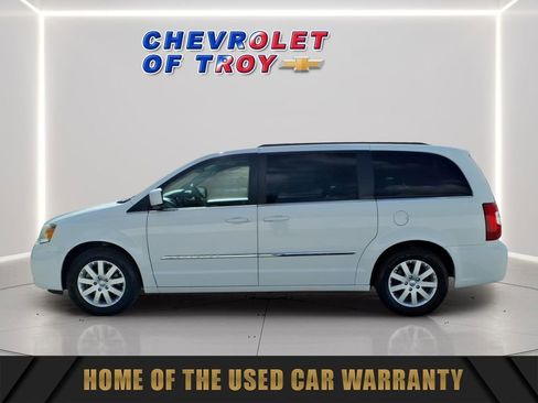 Used 2014 Chrysler Town & Country Touring FWD image 5