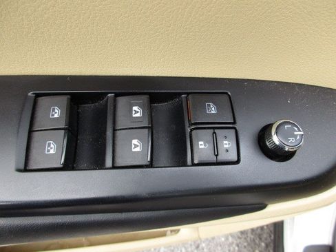 Used 2019 Toyota Highlander XLE AWD/4WD image 19