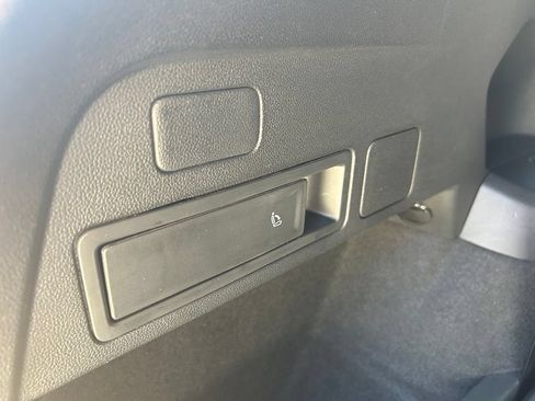 Certified 2023 Volkswagen Tiguan SE R-Line FWD image 35