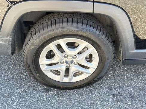 Used 2019 Jeep Compass Sport image 17