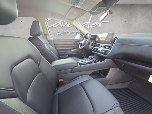 New 2026 Nissan Pathfinder SL image 24