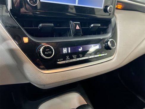 Used 2020 Toyota Corolla LE image 15