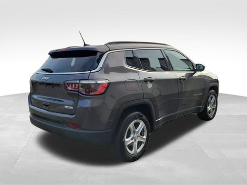 Used 2024 Jeep Compass Latitude AWD/4WD image 4