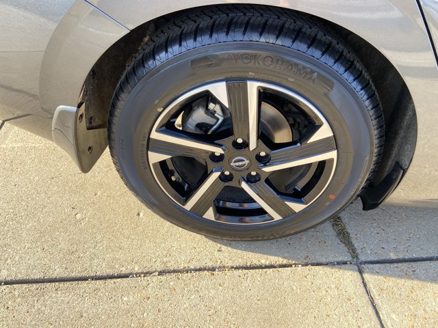 Used 2025 Nissan Sentra SV FWD image 30