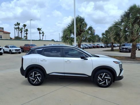Used 2026 Nissan Kicks SV FWD image 6