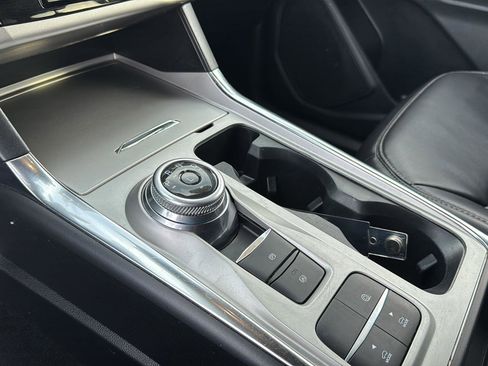 Used 2022 Ford Explorer XLT w/ Equipment Group 202A image 25