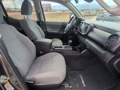 Used 2020 Toyota Tacoma SR AWD/4WD image 32