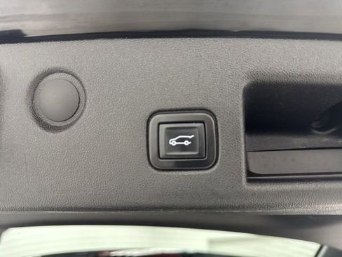 Used 2022 Chevrolet Equinox RS w/ RS Leather Package image 29