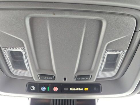 Used 2025 GMC Sierra 1500 SLT image 34