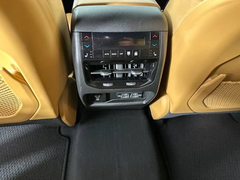 Used 2023 Jeep Grand Cherokee Summit AWD/4WD image 19
