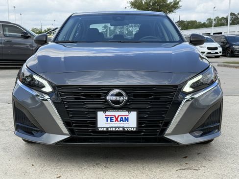 Used 2025 Nissan Altima 2.5 SV image 11