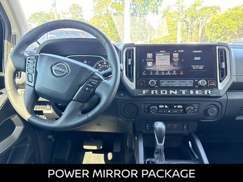 Used 2025 Nissan Frontier SL RWD image 14