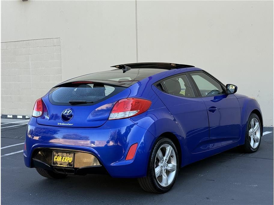 Used 2014 Hyundai Veloster w/ Style Package 02 FWD image 4