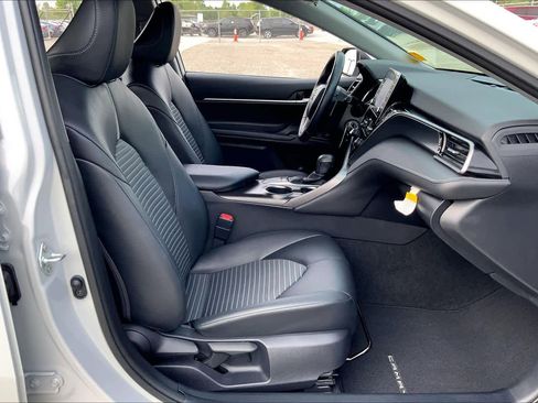 Used 2023 Toyota Camry SE FWD image 9