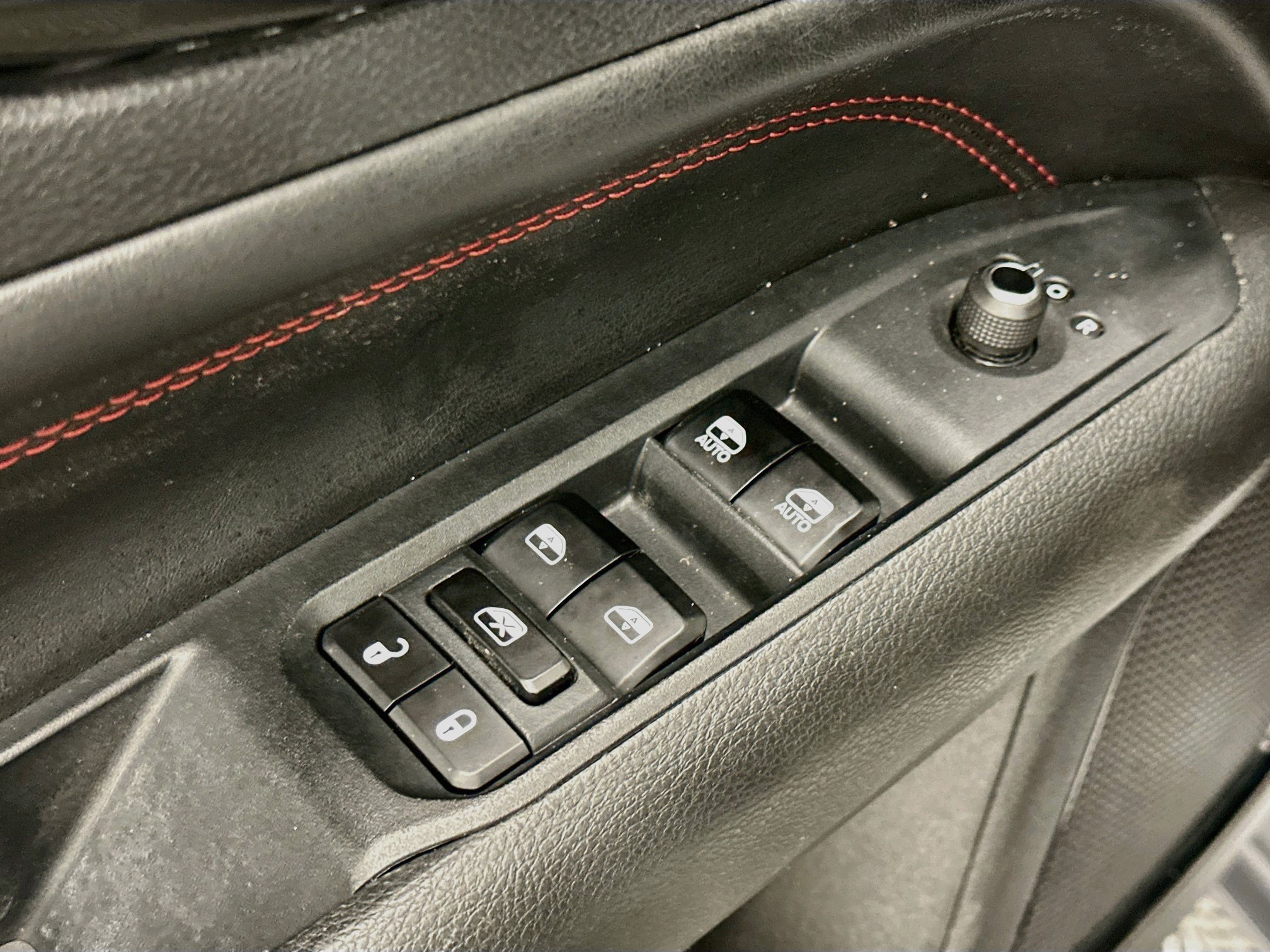 Used 2025 Jeep Compass Trailhawk AWD/4WD image 15