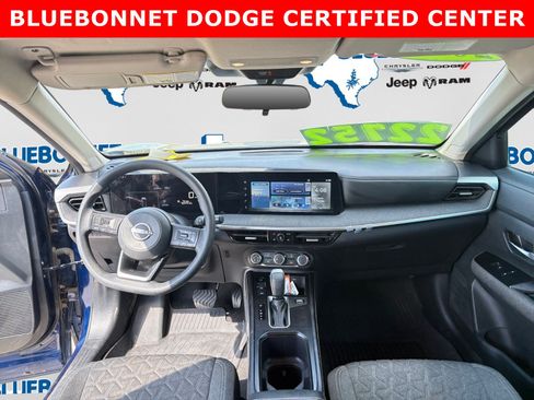 Used 2025 Nissan Kicks SV AWD/4WD image 12