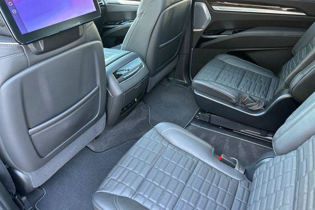 Certified 2025 Cadillac Escalade ESV Premium Luxury Platinum AWD/4WD image 11