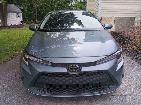 Used 2022 Toyota Corolla LE FWD image 2