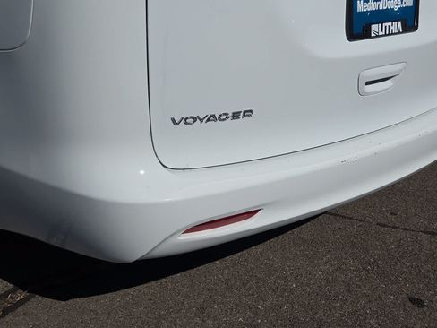 Used 2022 Chrysler Voyager LX FWD image 15