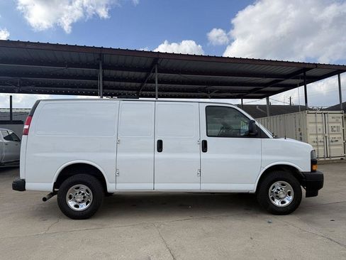 Used 2022 Chevrolet Express 2500 w/ Driver Convenience Package RWD image 4
