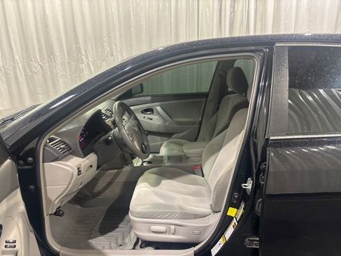 Used 2011 Toyota Camry LE FWD image 11
